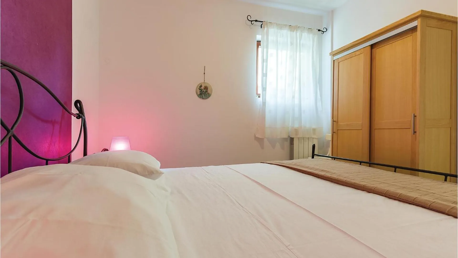 Lovely Apartment In Pula With Wifi 0*,